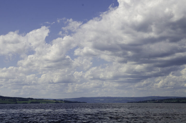 Om Innlandet (illustrerad med en bild av Mjøsa)